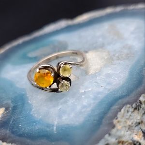 3 stone antique ring